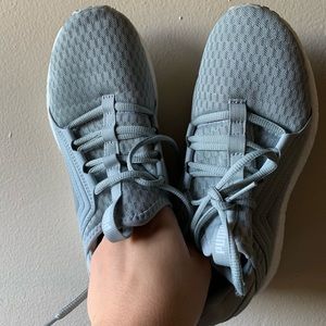 Women puma shoes